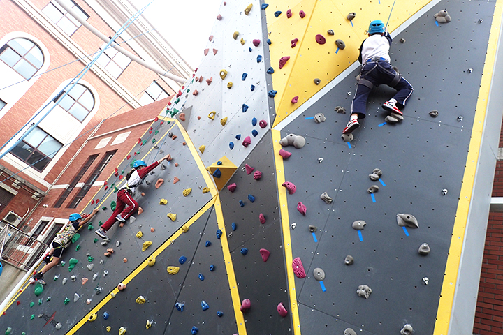 康桥学校被授予“全国攀岩特色学校”称号